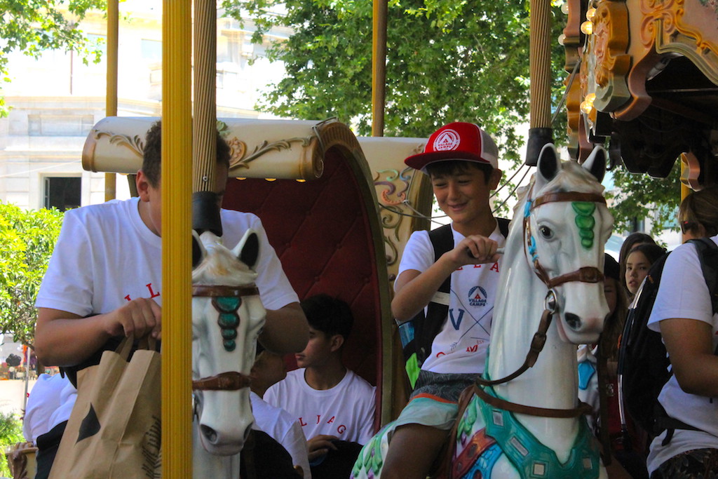 Village Camps International Summer Camp Ardèche, France 2019-07-26 https://www.villagecamps.com/journals_admin/images/2229-4836-Avignon24 copy.jpg